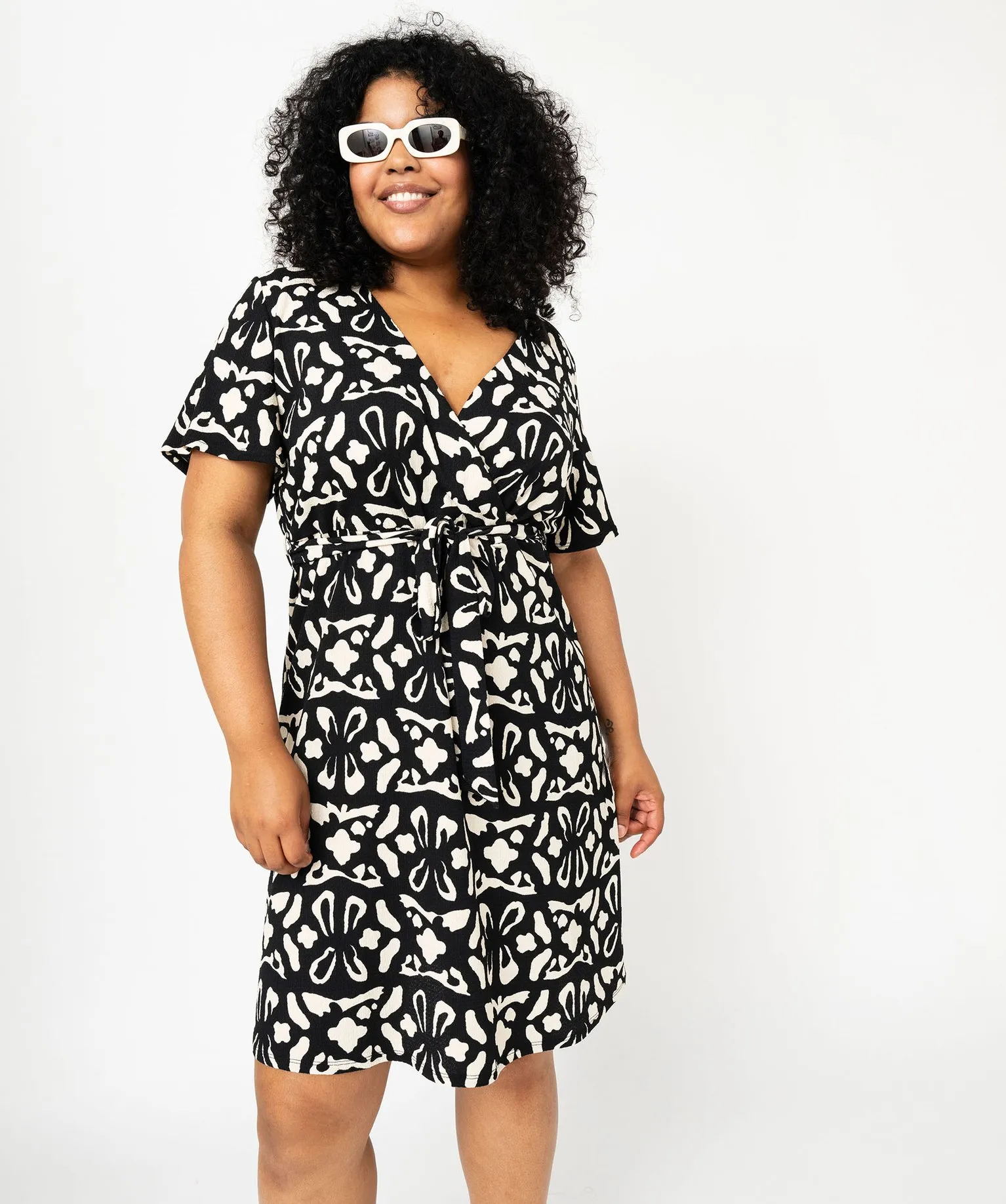 Robe cache-cœur manches courtes à ceinture femme grande taille noir